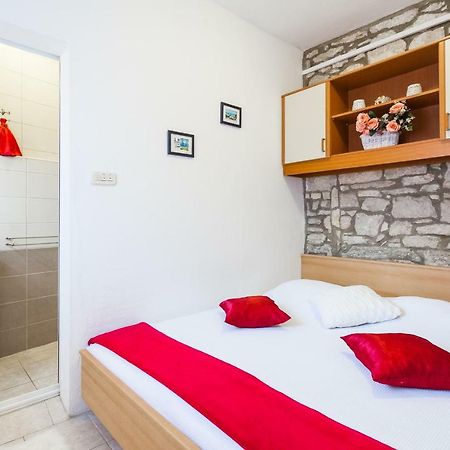 Guest House Mara Vela Luka Ngoại thất bức ảnh