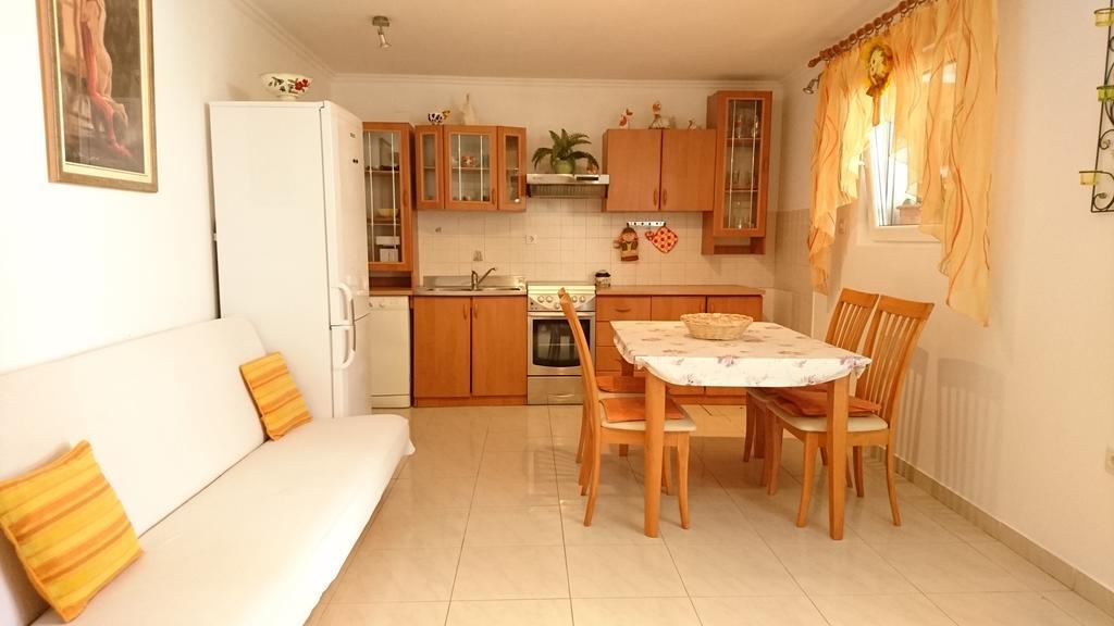 Guest House Mara Vela Luka Ngoại thất bức ảnh