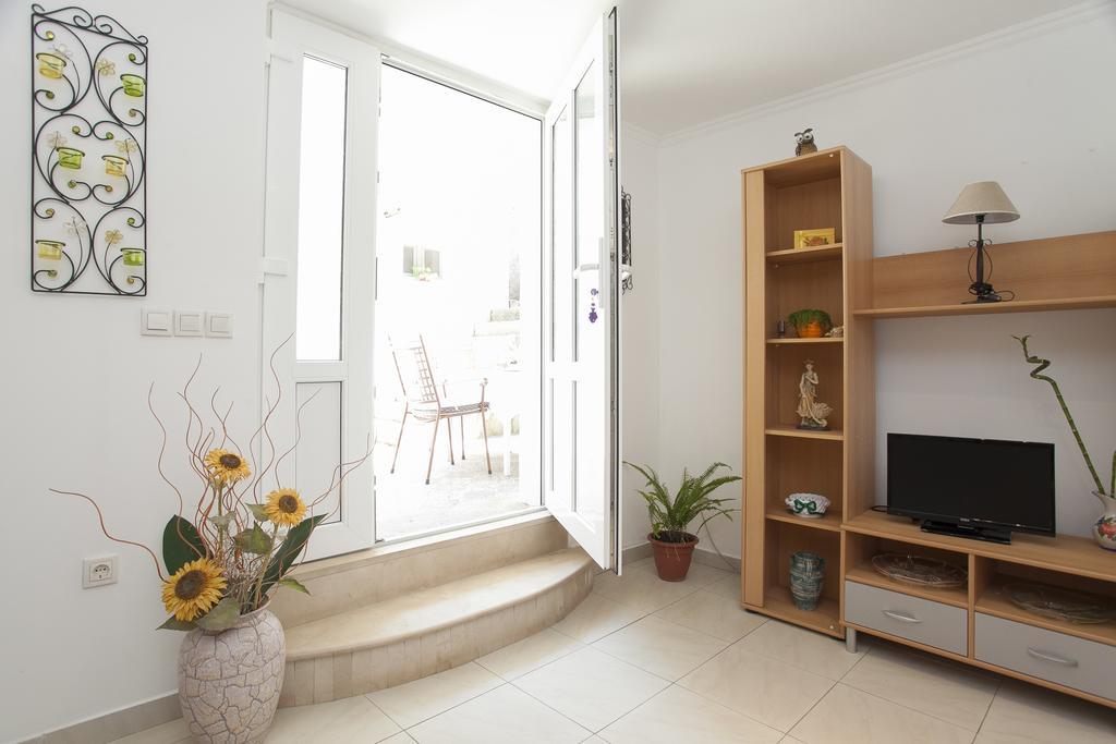 Guest House Mara Vela Luka Ngoại thất bức ảnh