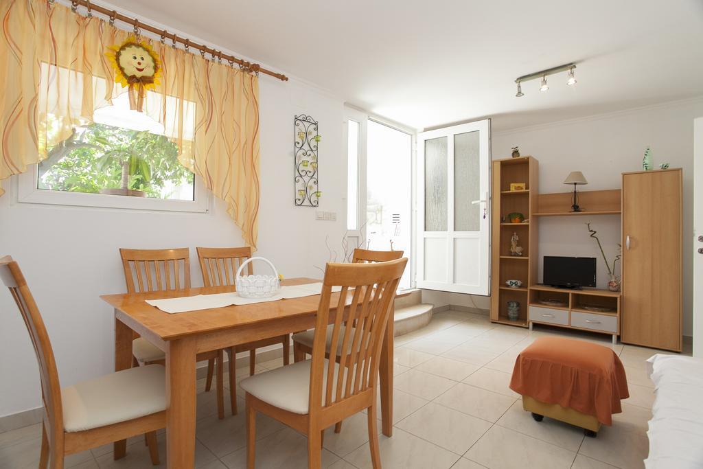 Guest House Mara Vela Luka Ngoại thất bức ảnh