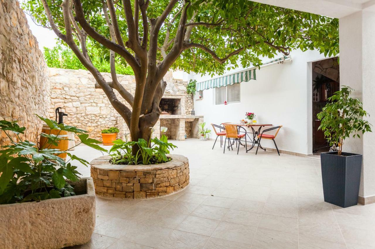 Guest House Mara Vela Luka Ngoại thất bức ảnh