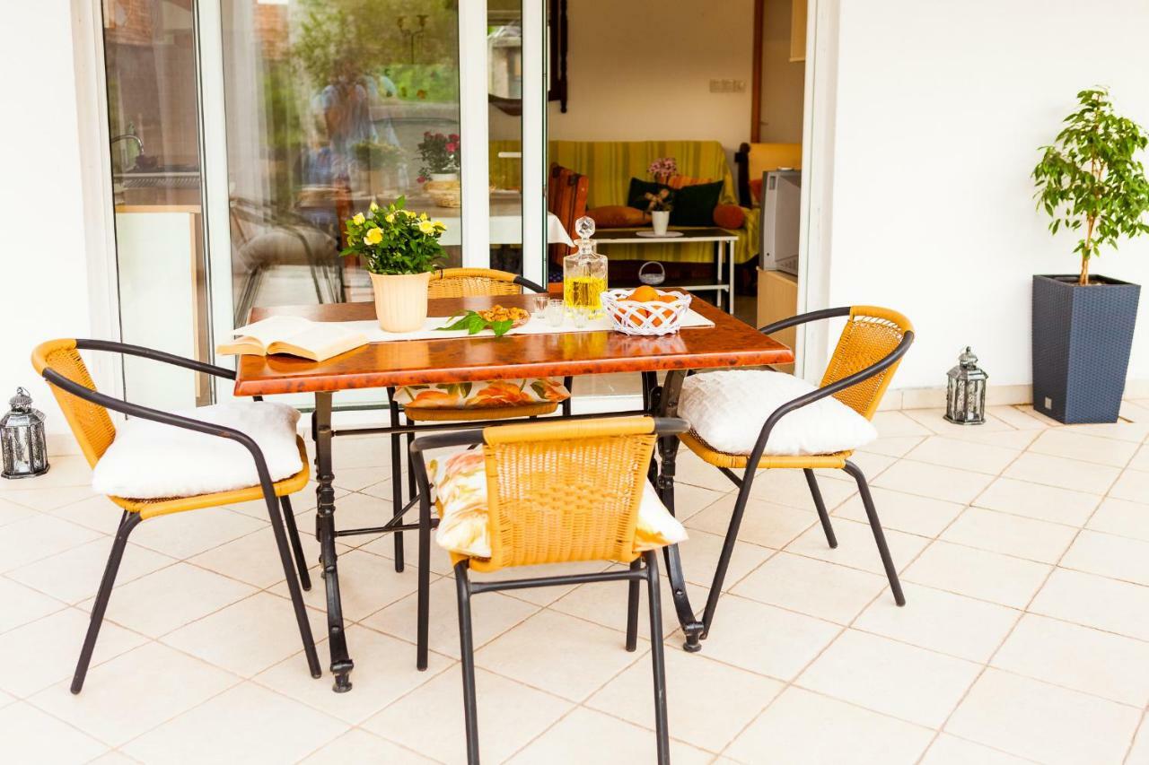 Guest House Mara Vela Luka Ngoại thất bức ảnh