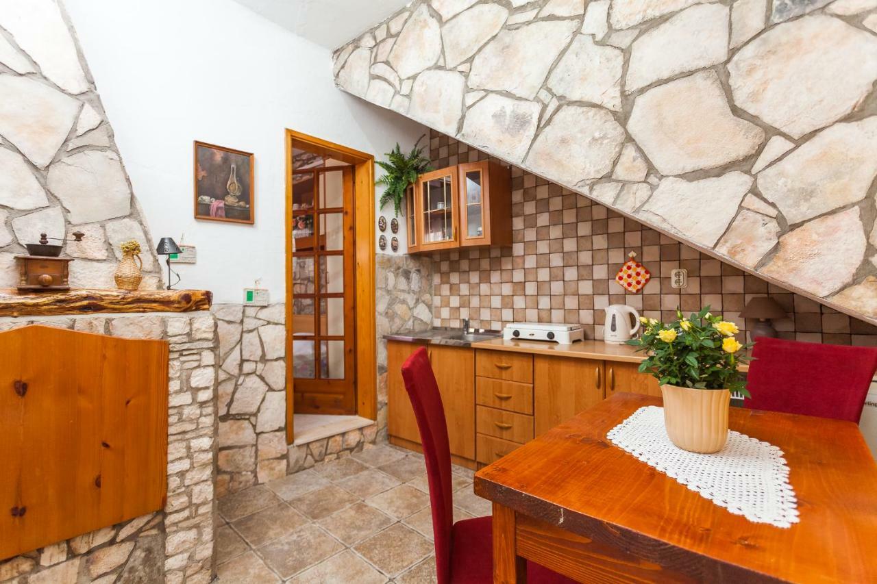 Guest House Mara Vela Luka Ngoại thất bức ảnh