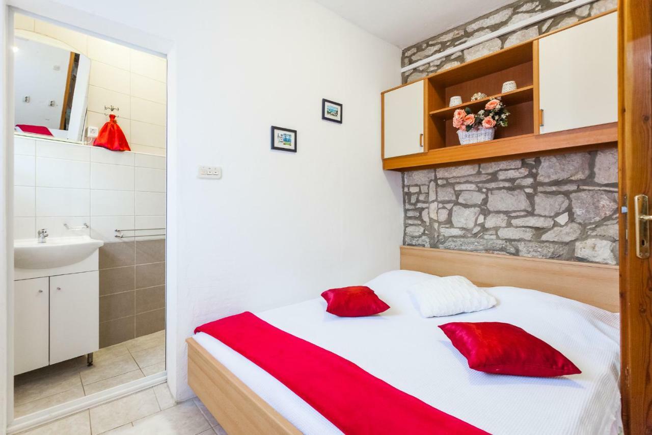 Guest House Mara Vela Luka Ngoại thất bức ảnh