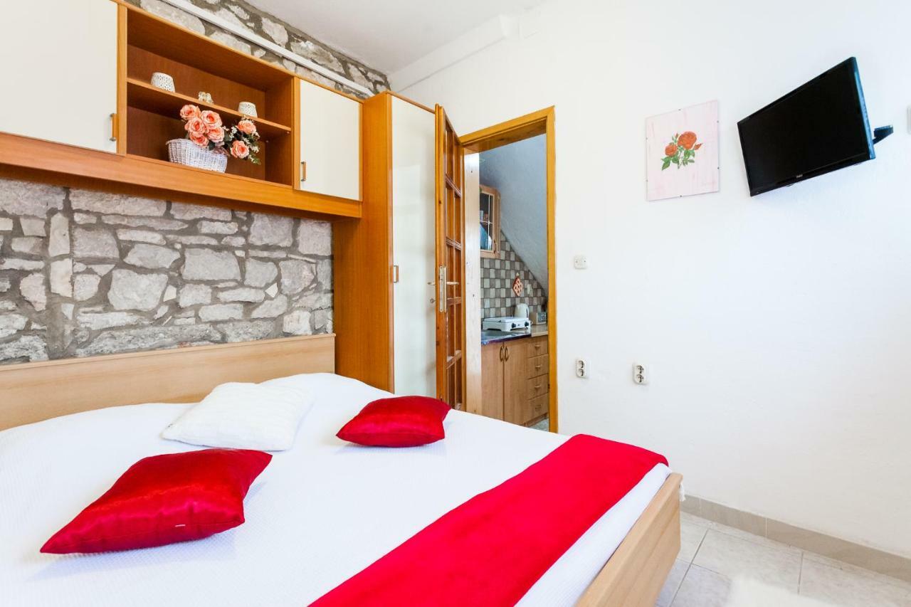 Guest House Mara Vela Luka Ngoại thất bức ảnh