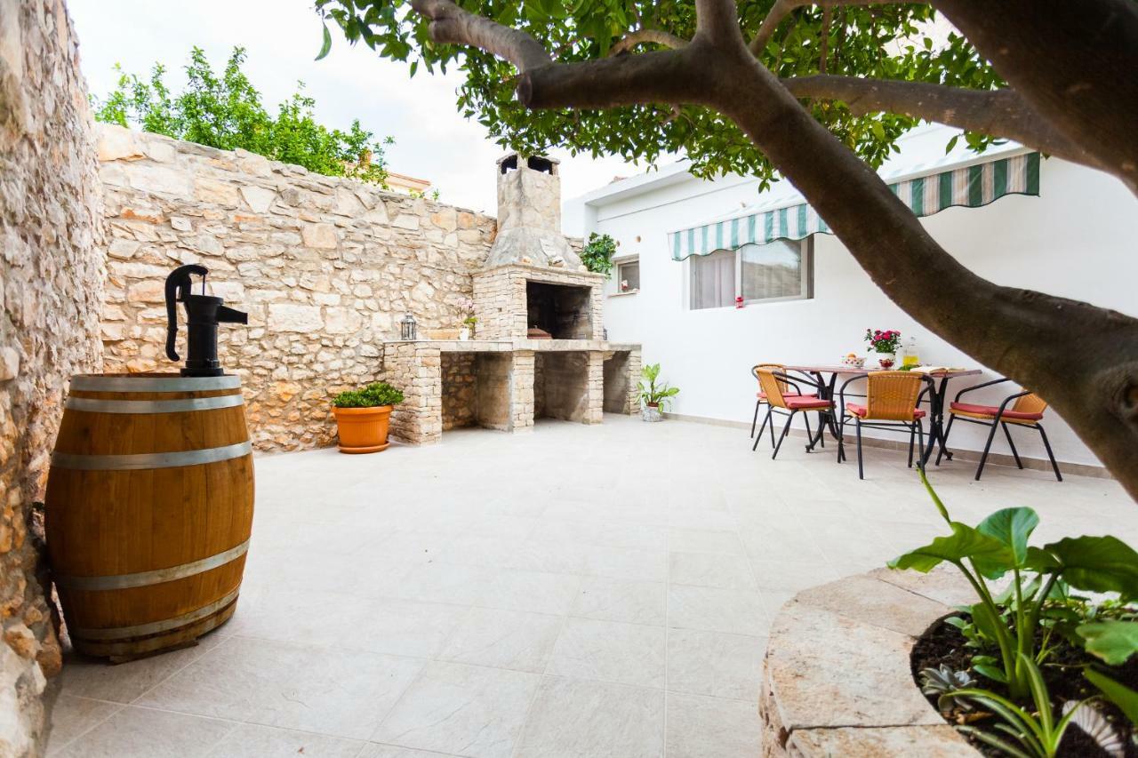 Guest House Mara Vela Luka Ngoại thất bức ảnh