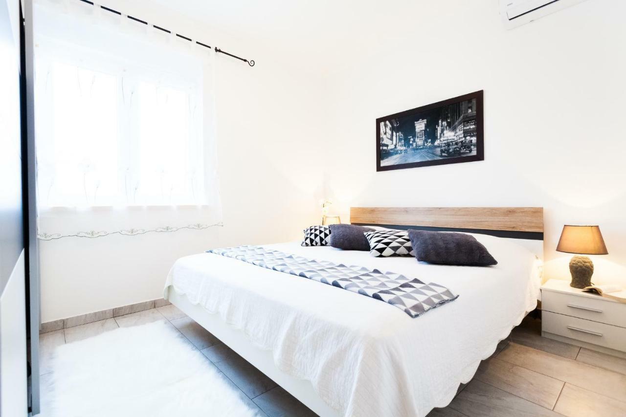 Guest House Mara Vela Luka Ngoại thất bức ảnh